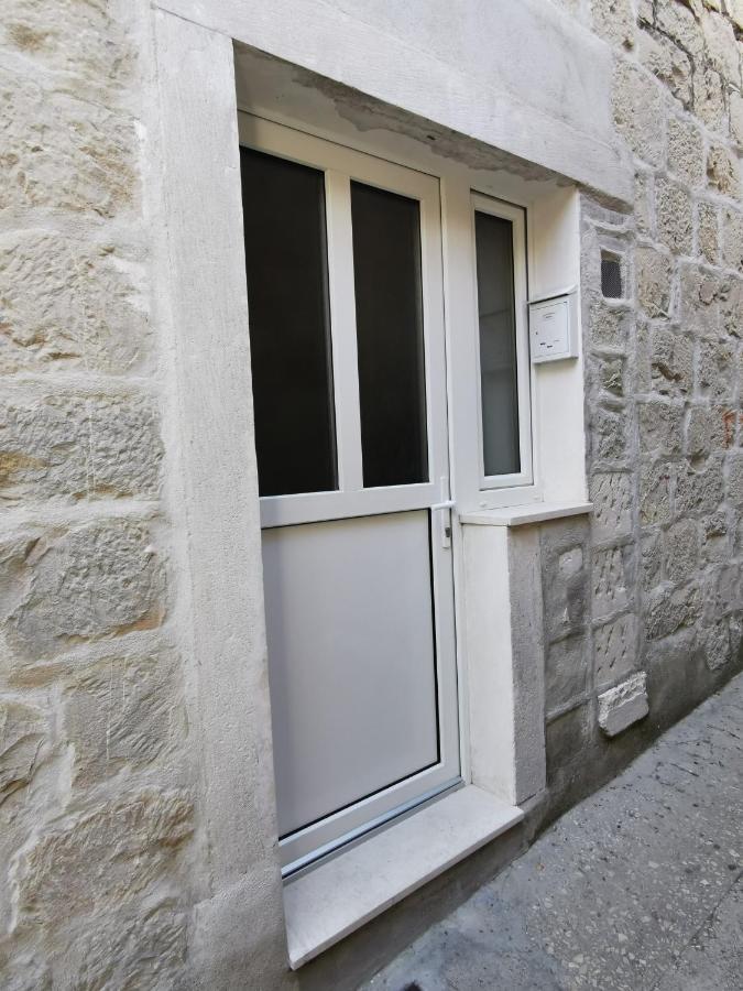 Authentic In Stone House At The Location Appartement Split